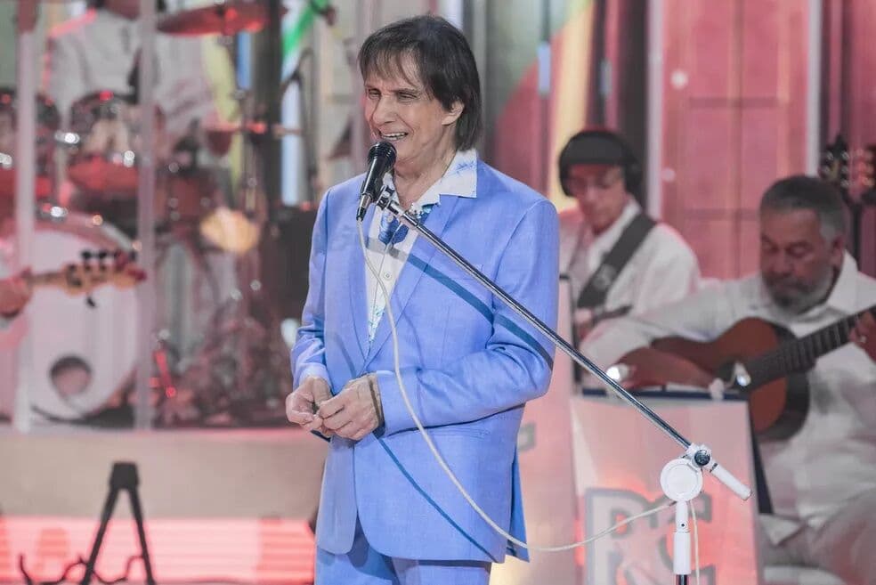 Roberto Carlos faz show no Teatro Pedra do Reino em João Pessoa