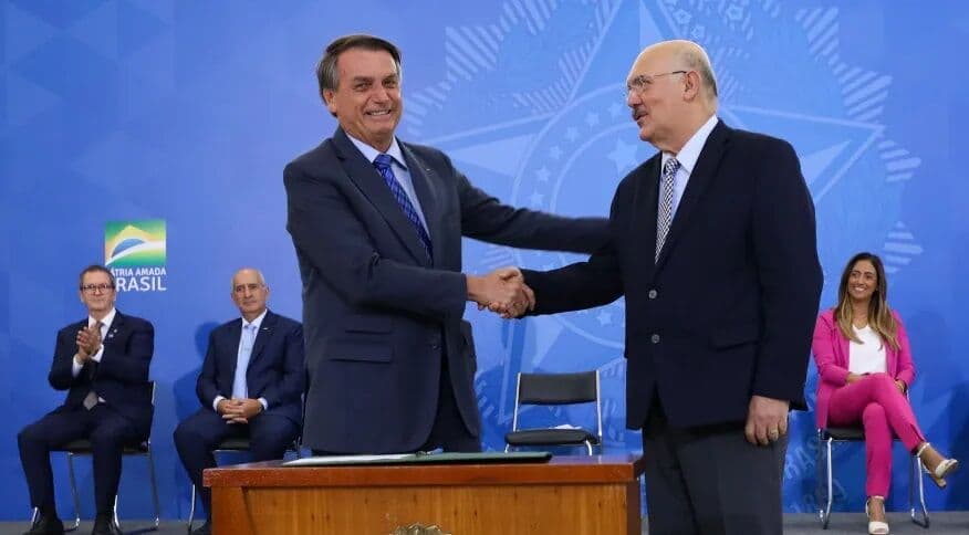 “Milton Ribeiro foi preso injustamente” e “não há indícios mínimos de corrupção”, diz Bolsonaro