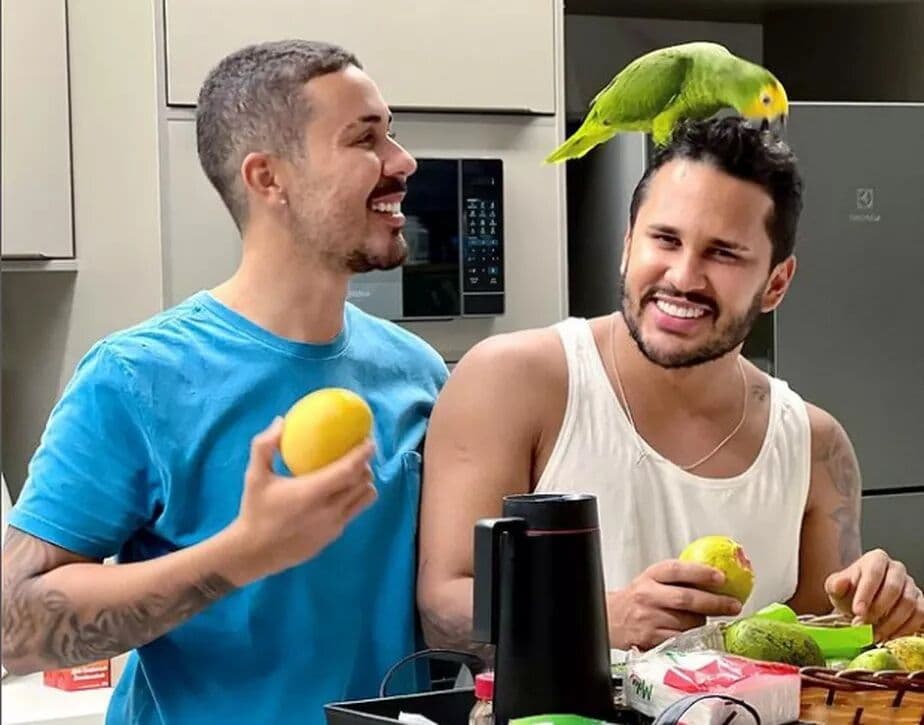 Lucas Guimarães publica nude de Carlinhos Maia em rede social