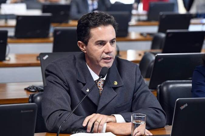 Veneziano aciona Polícia Legislativa do Senado e diz ser alvo de 'fake news' com vídeo compartilhado no WhatsApp