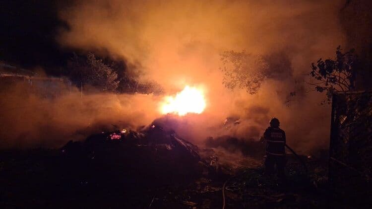 Incêndio em galpão de reciclagem em Patos pode ter sido causado por fogos de artifícios de festejos juninos