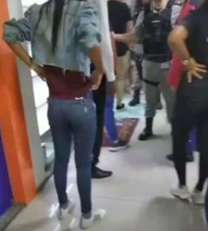 VÍDEO: trio rende clientes e funcionários em shopping de Campina Grande e assaltante acaba morto ao trocar tiros com policial