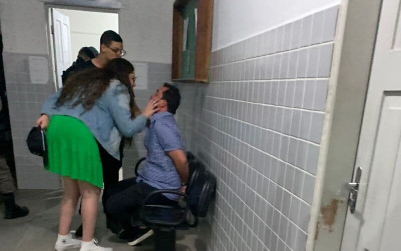 Apresentador Cléber Oliveira é preso em Campina Grande por suposto desacato policial