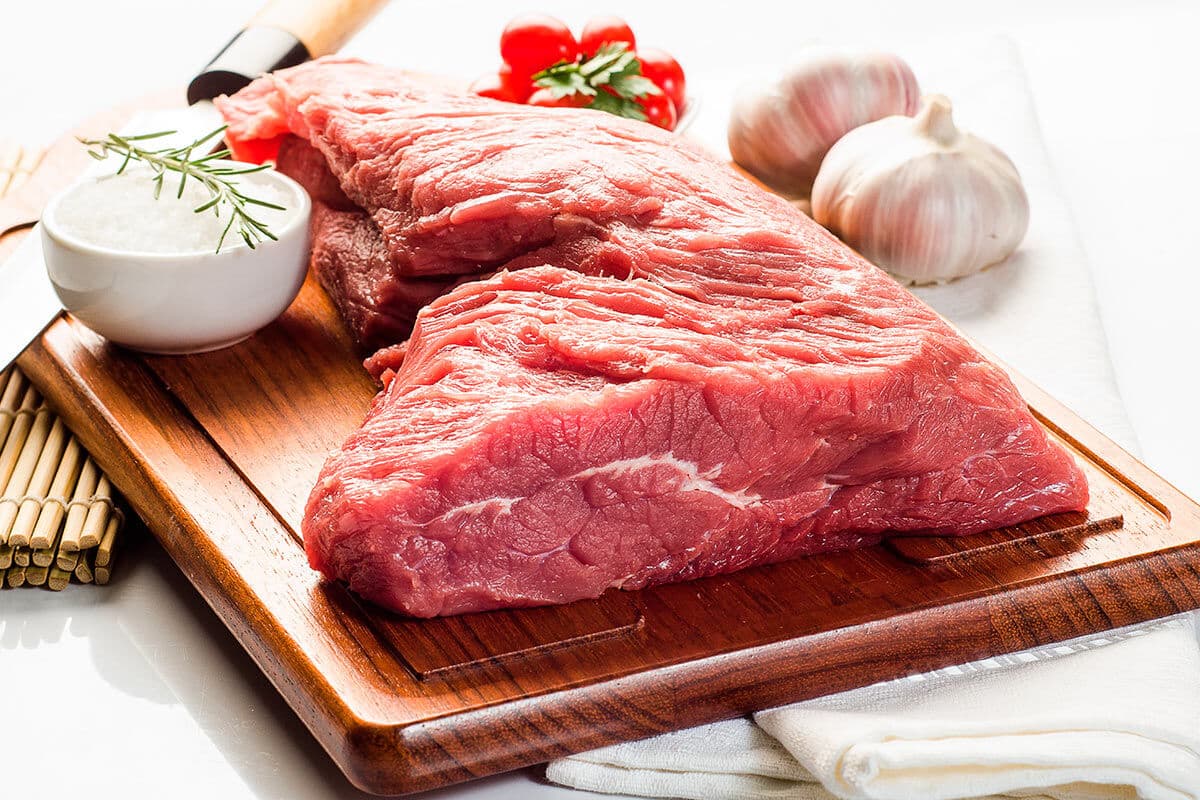 Homem é preso suspeito de roubar quilos de carne nobre em supermercado em João Pessoa