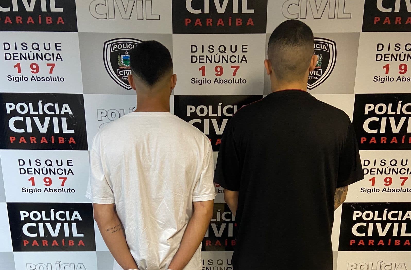 Polícia prende dois suspeitos em flagrante e apreende armas e drogas no Valentina, em João Pessoa