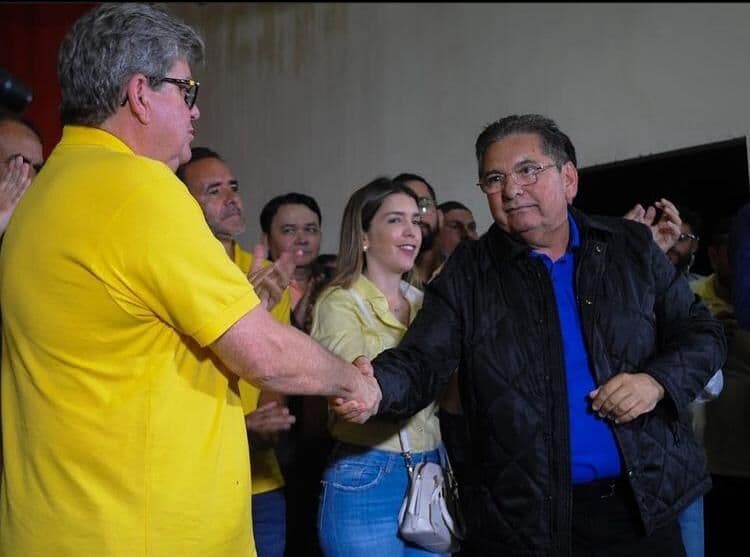 Deputados do Republicanos se reúnem com João Azevêdo na Granja Santana e Adriano Galdino define encontro como “satisfatório”