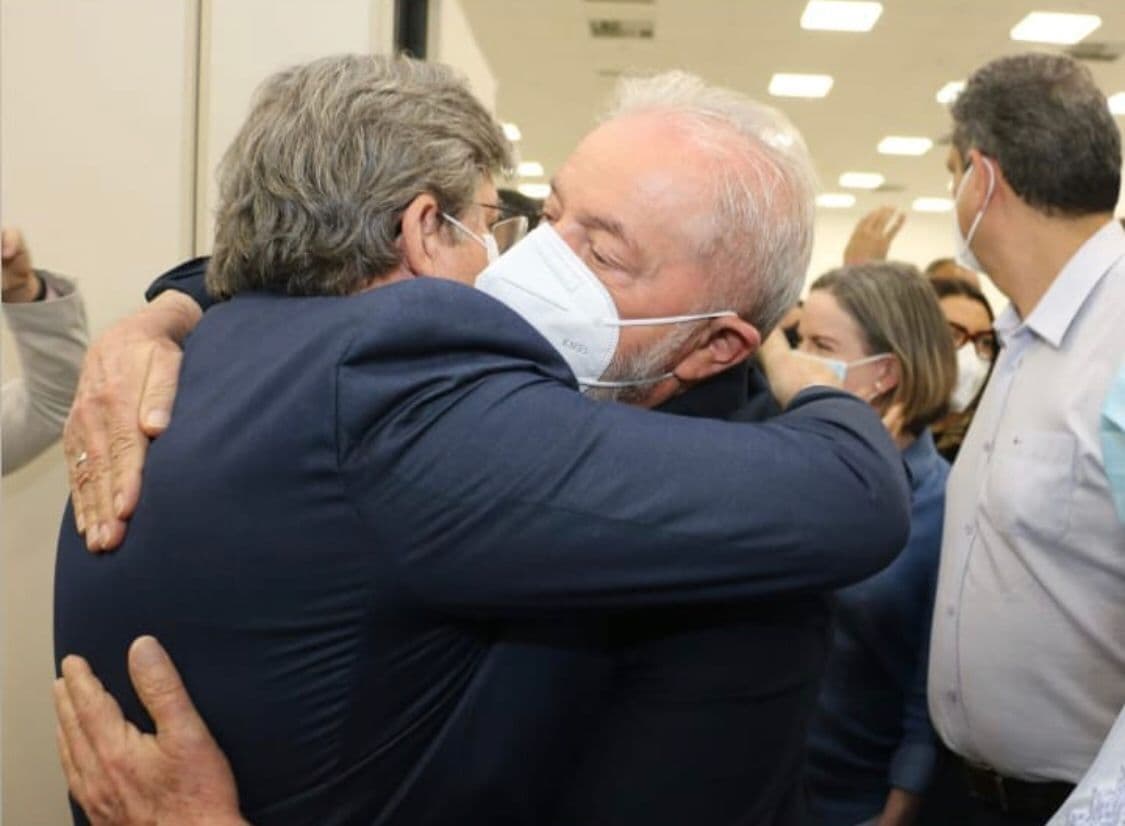 João Azevêdo é convidado para encontro com Lula e Alckmin na próxima semana