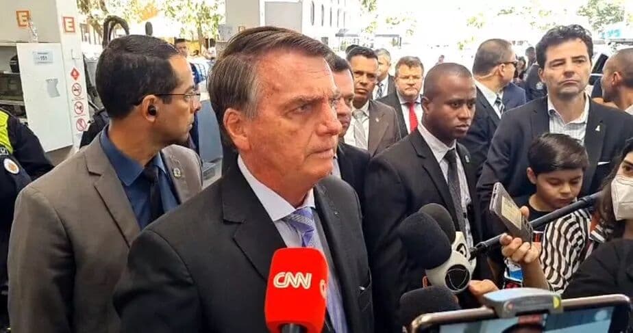Bolsonaro volta a defender 'apuração paralela' e evita responder o que fará caso TSE não aceite sua sugestão