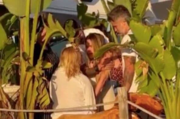 Filhos de Gio Ewbank sofrem racismo e atriz parte para cima de mulher