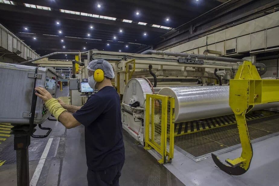 Produção industrial volta a cair em junho e fecha o semestre com queda de 2,2%