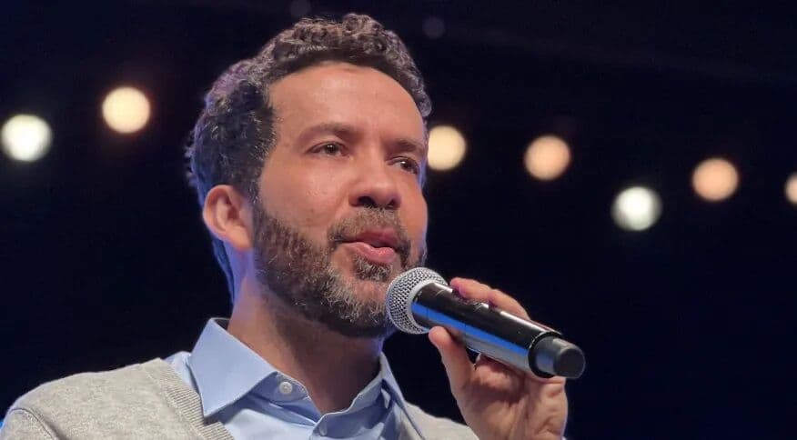 Janones desiste de disputa e anuncia apoio a Lula: “Estamos juntos”