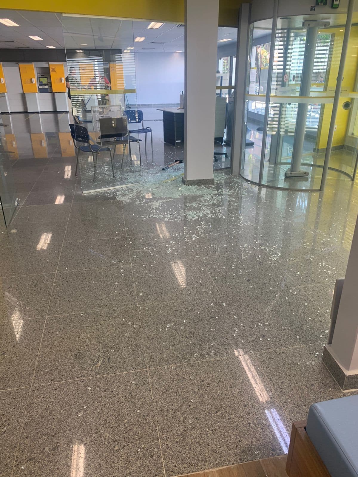 Grupo que assaltou agência do Banco do Brasil em João Pessoa levou dinheiro dos caixas e ameaçou clientes, mas não foi ao cofre