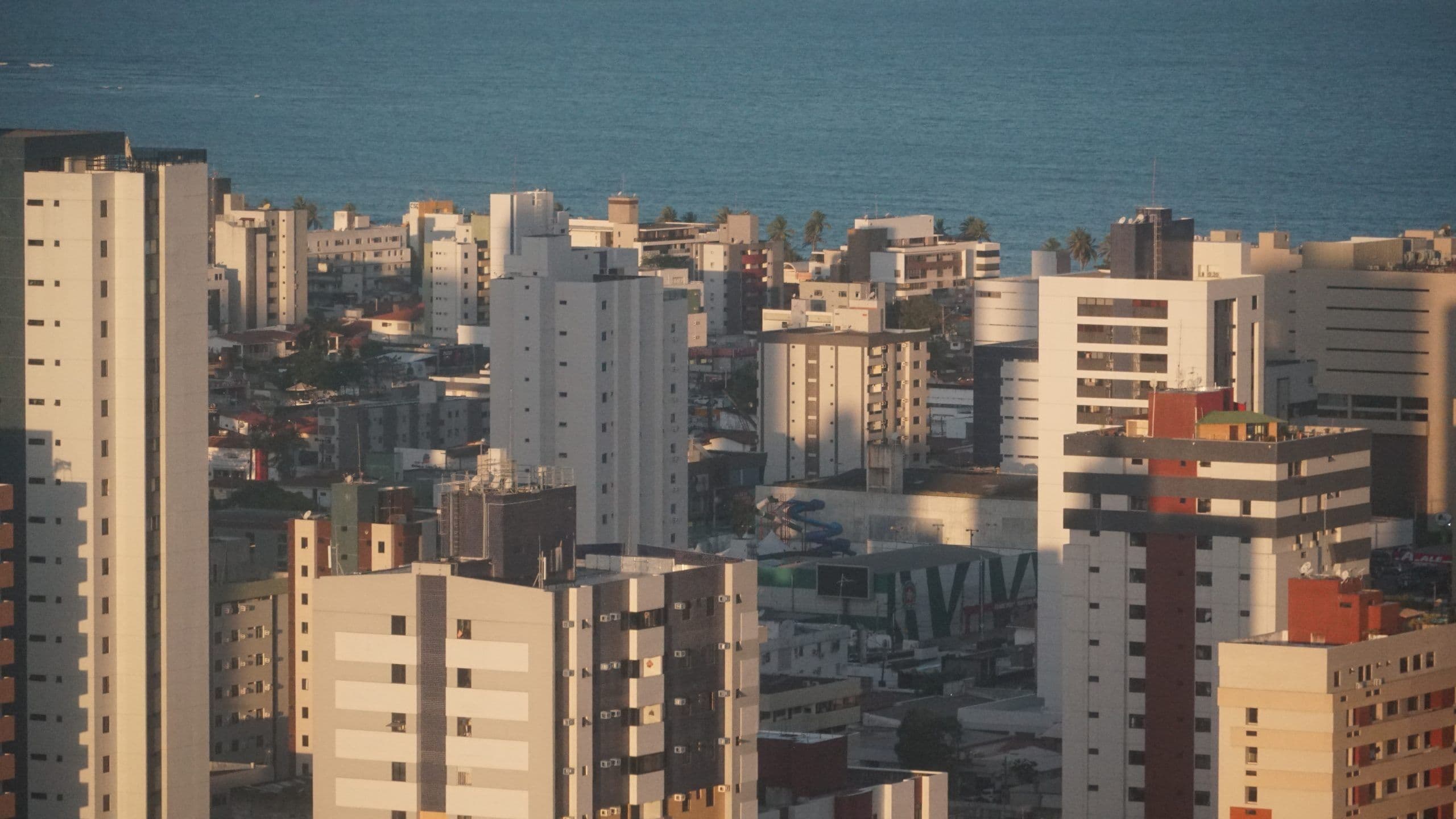 União determina bloqueio de negociações de imóveis irregulares na orla de Cabedelo