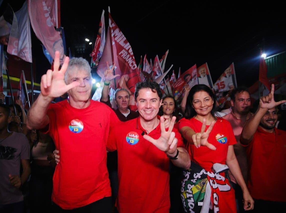 Em 1ª atividade de campanha, Veneziano, Ricardo e Maísa Cartaxo são recebidos em grande caminhada em João Pessoa