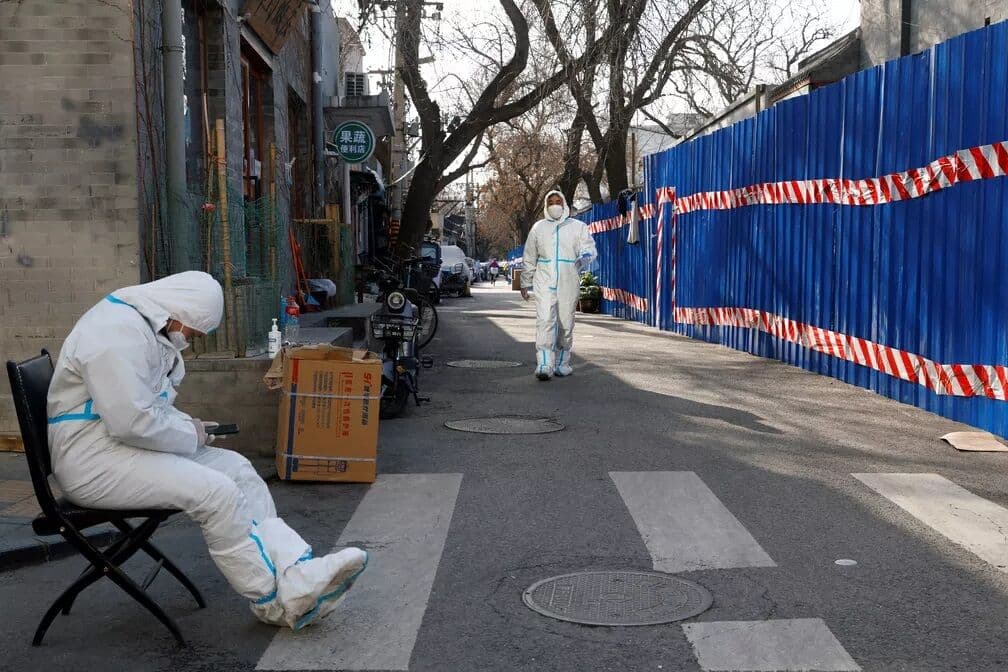 Cidade na China confina 21 milhões após identificar 157 casos de Covid