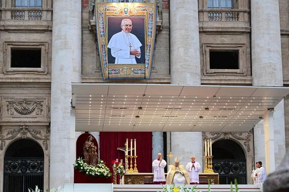 Papa Francisco beatifica João Paulo I, o 'papa sorridente'