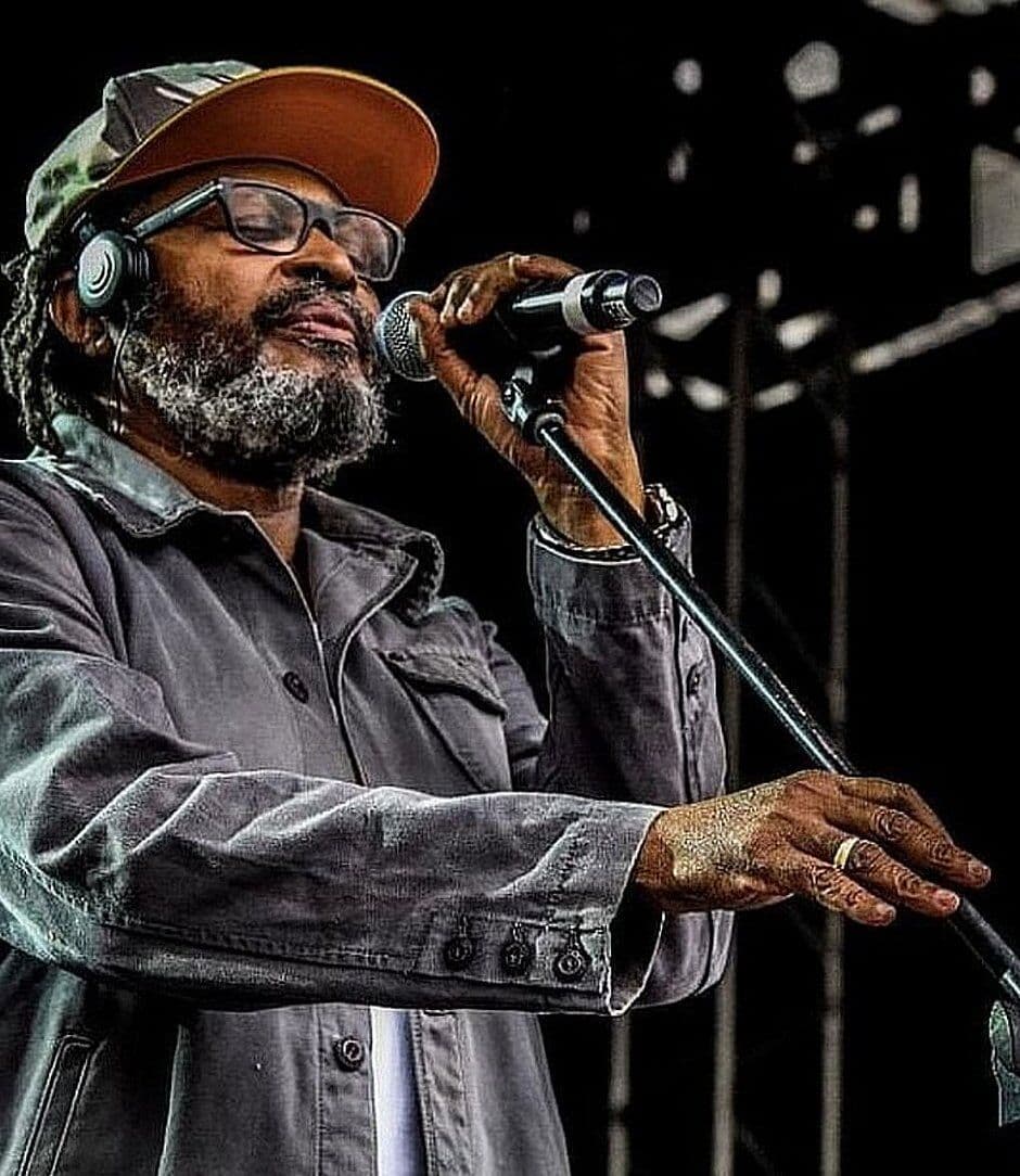 Após parada cardíaca em cima do palco, guitarrista de Edson Gomes permanece internado em estado grave no Hospital de Trauma de João Pessoa