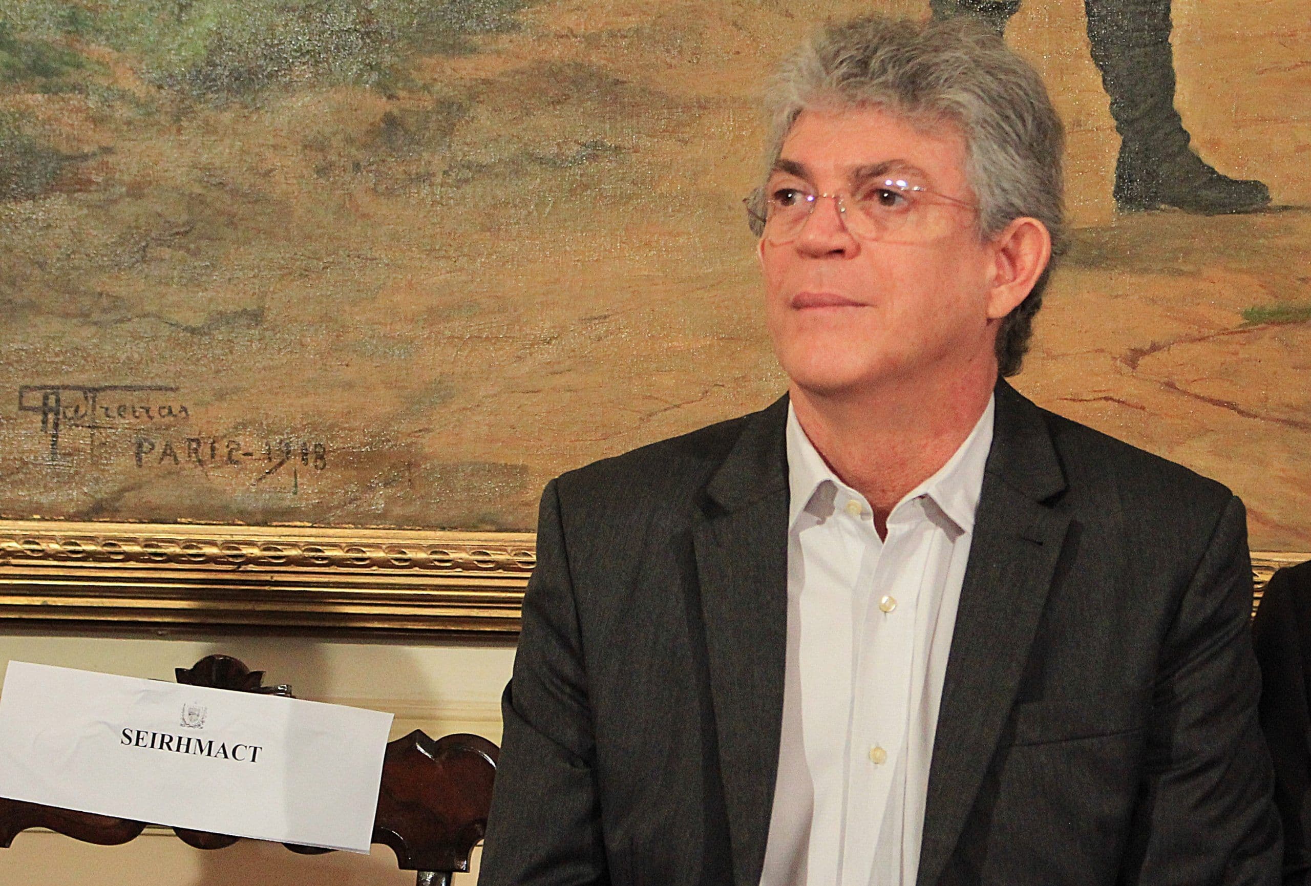 Juiz rejeita ação de Bruno Roberto para retirar Ricardo Coutinho do guia eleitoral