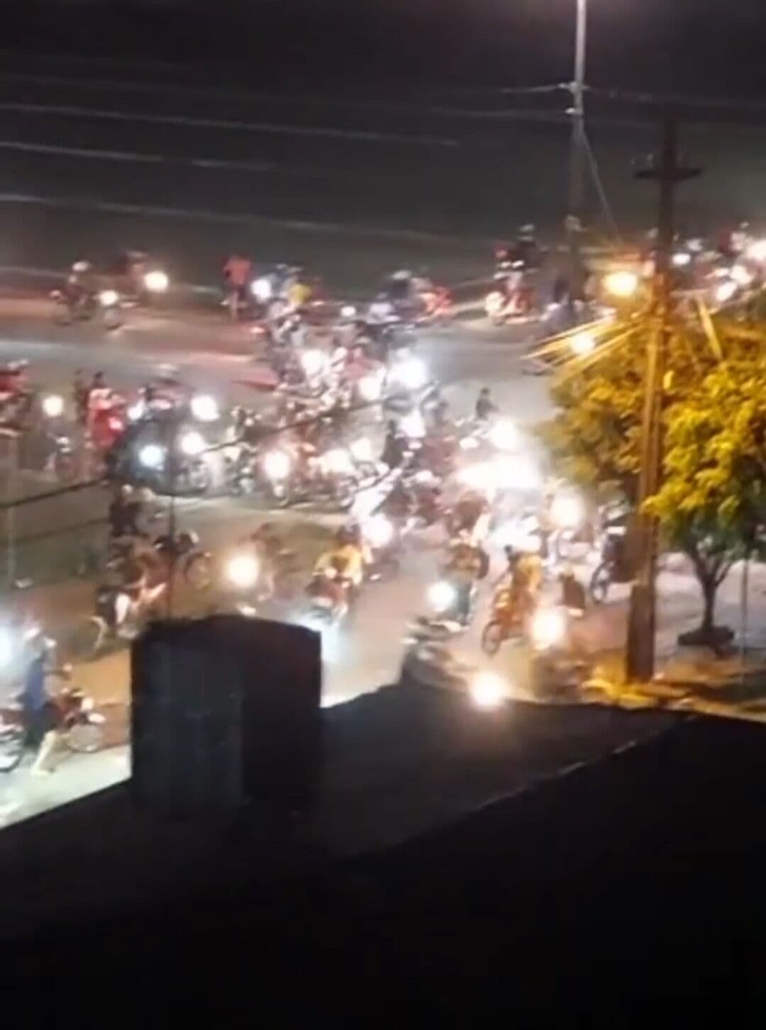 'Rolezinho' termina com homem baleado em João Pessoa após confronto com a polícia