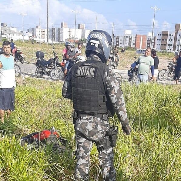 Homem morre e policial fica ferido após tiroteio no Colinas do Sul, em João Pessoa