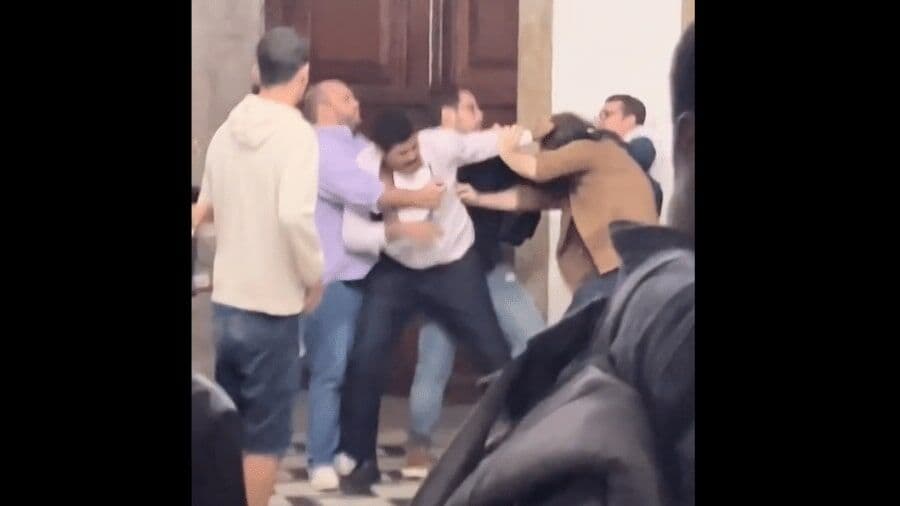 Candidato do PT e estudante trocam socos durante discussão na UFRJ
