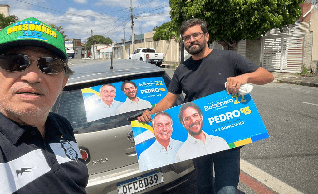 Adesivos de Pedro Cunha Lima com Bolsonaro começam a ser colados em carros; candidato ainda não decidiu apoio