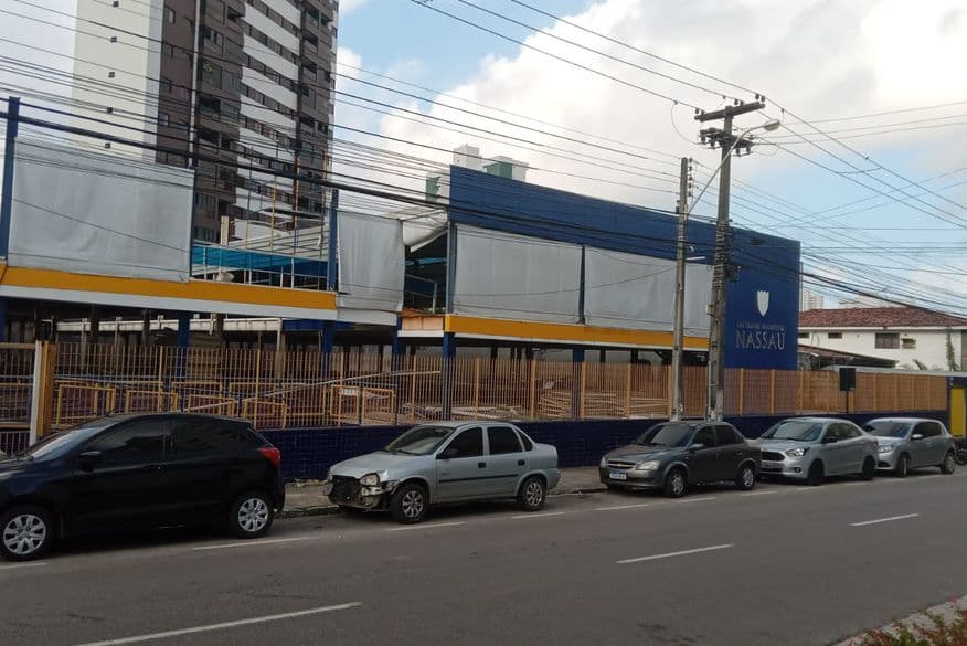 Após nota da Faculdade Maurício de Nassau, juiz determina retirada de trabalhadores e lacre de imóvel locado que estaria sendo destruído