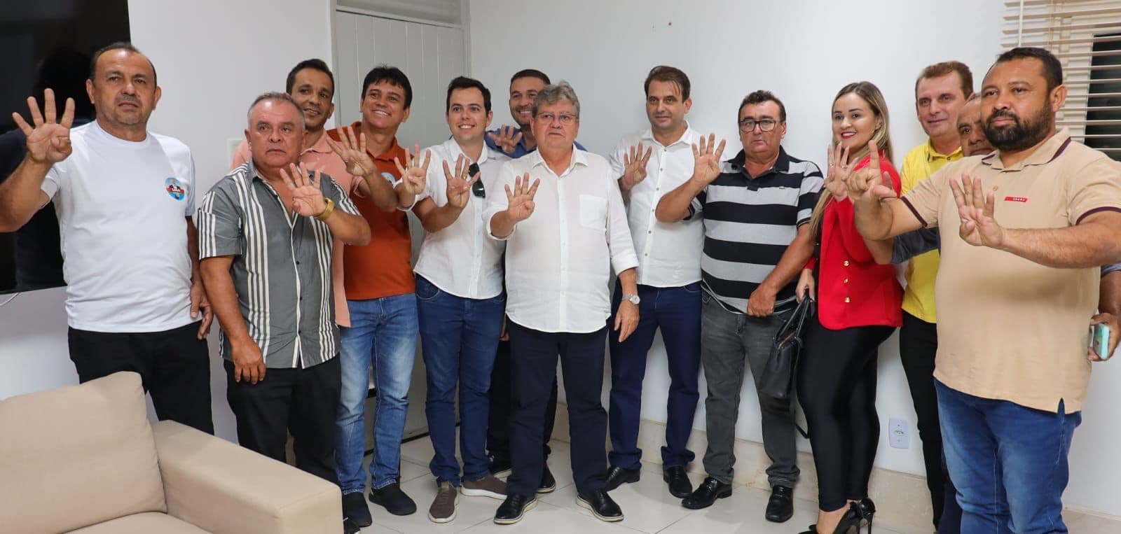 Mais três prefeitos e dois vereadores de Guarabira declaram apoio a João Azevêdo neste 2º turno
