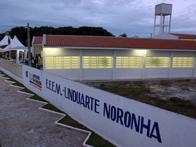 Homem mascarado invade escola e mata estudante em João Pessoa