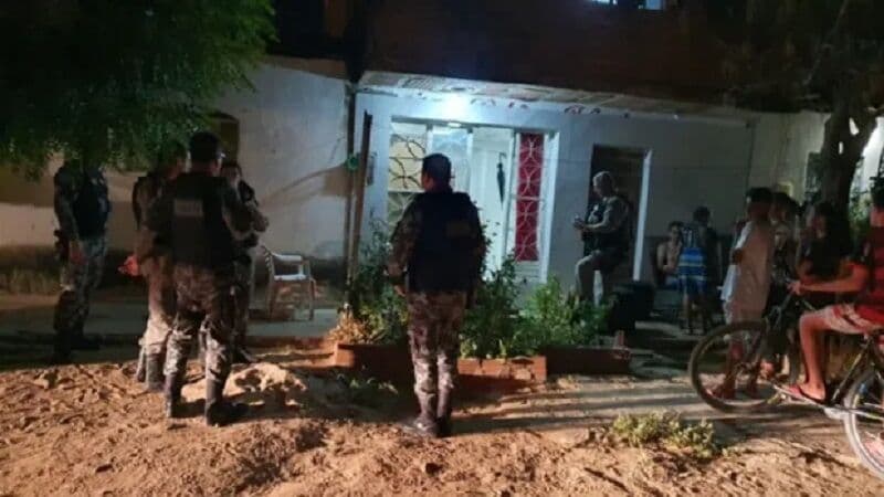 Duas pessoas são assassinadas a facadas em Patos