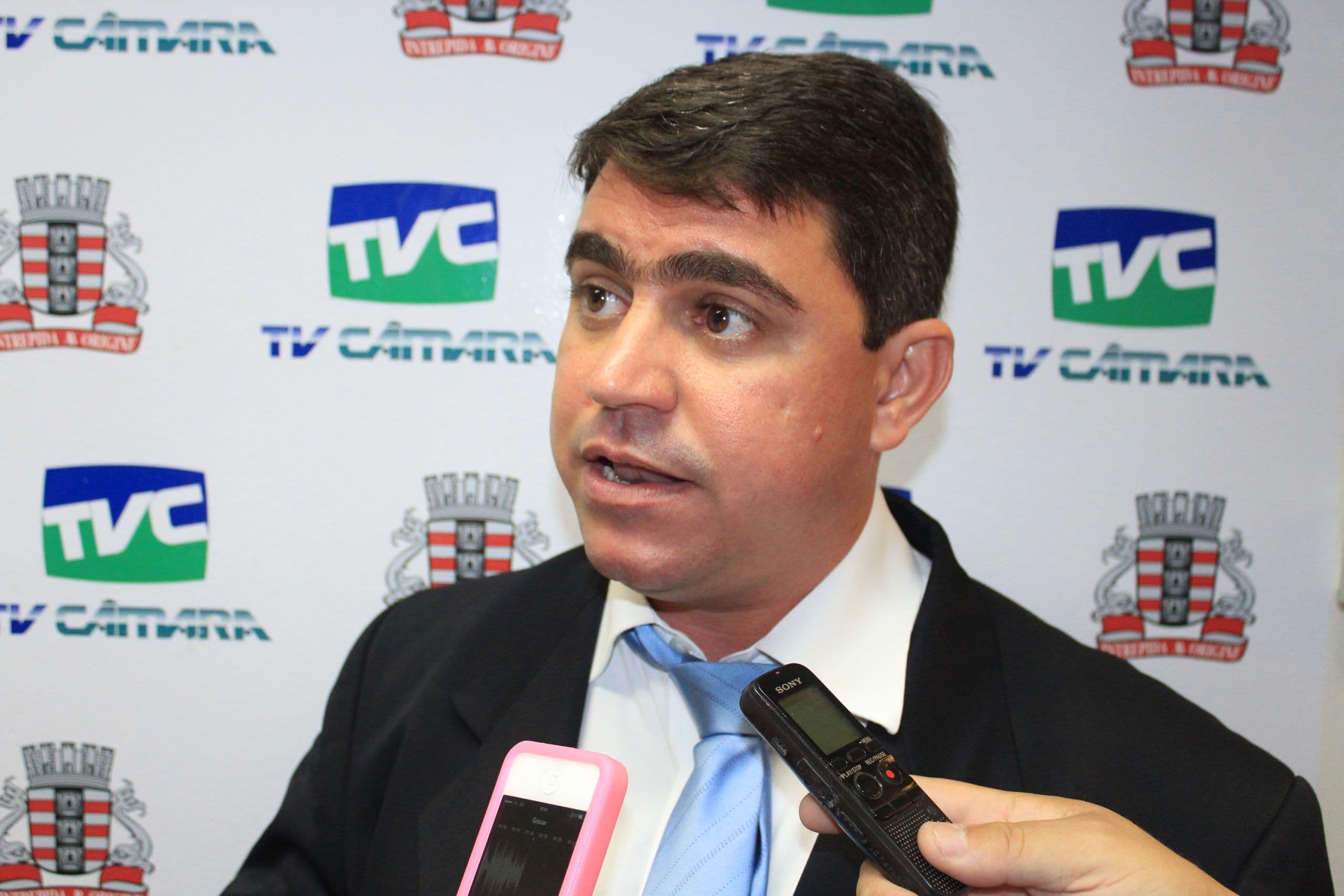 Dinho propõe projeto para revogar lei de Cartaxo que inclui devedores no SPC e Serasa