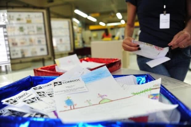 Papai Noel dos Correios começa a receber cartas de crianças da Paraíba