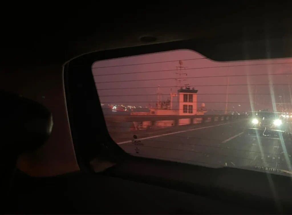 Navio bate na ponte Rio-Niterói e via é interditada nos dois sentidos; veja vídeo