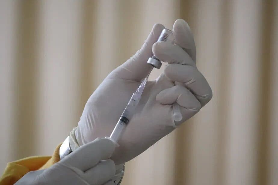 Covid-19: vacina atualizada da Pfizer mostra forte resposta contra contra a nova variante BQ1.1, diz farmacêutica