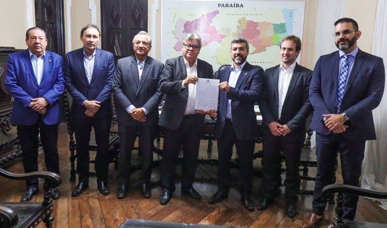 João Azevêdo fecha acordo com empresa dinamarquesa que vai investir mais de R$ 1 bi em parques eólicos e gerar mais de 600 empregos na Paraíba