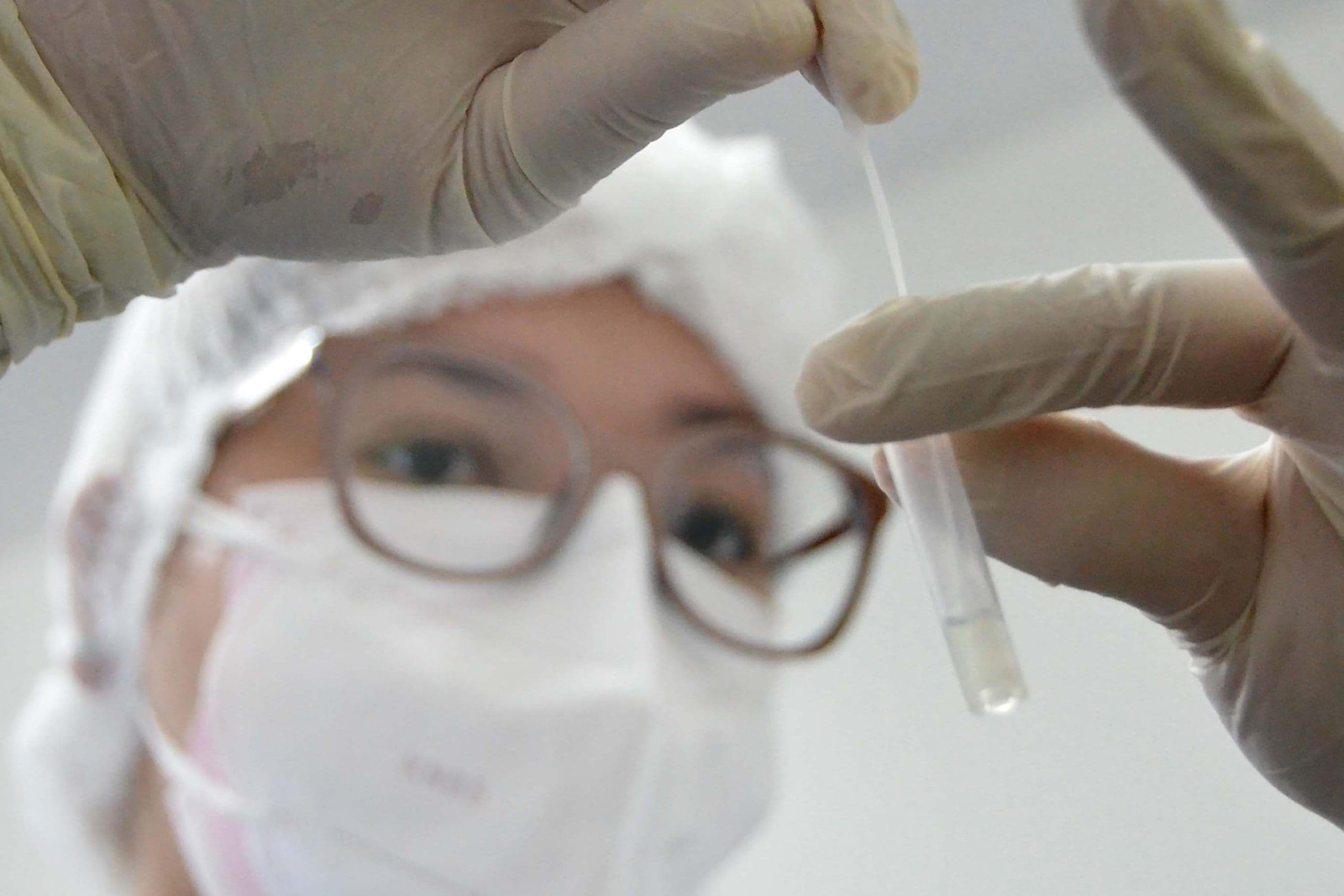 Mais de 40% dos testes de covid-19 feitos em João Pessoa ontem foram positivos