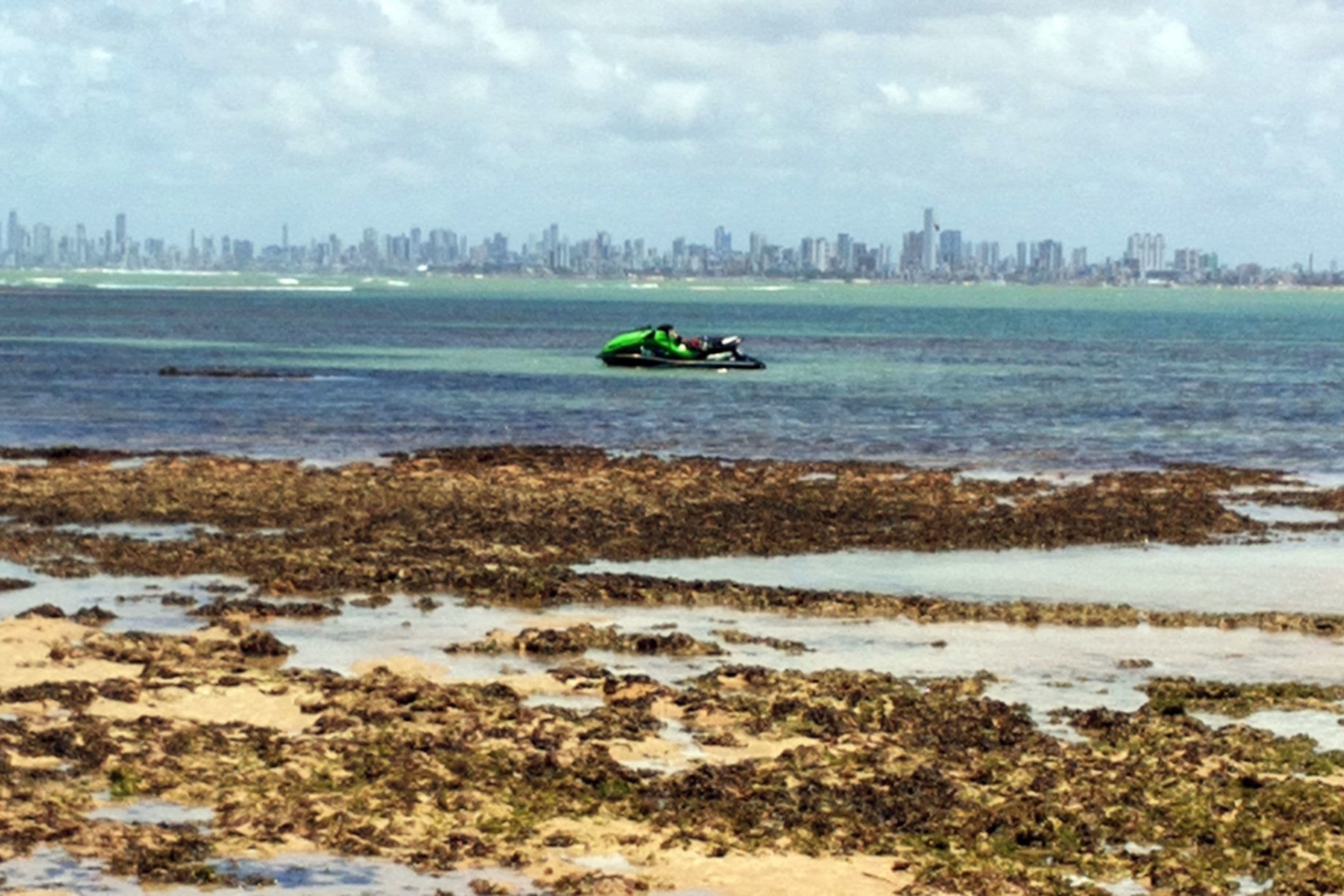 Navegação e visitação ao Parque de Areia Vermelha sofrem mudanças após acordo entre MPPB e marinas