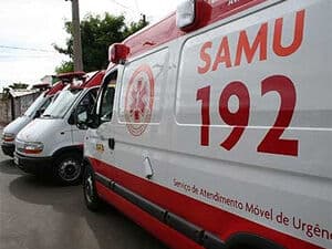 Criança é socorrida em estado grave após colisão entre carro e moto em João Pessoa