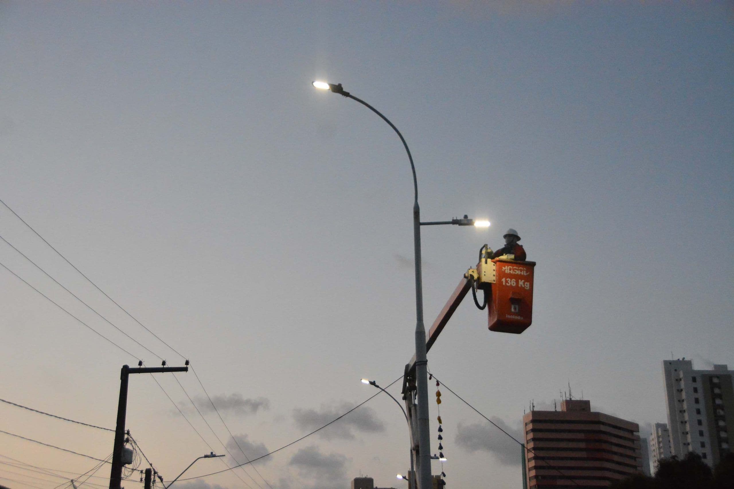 Prefeitura de João Pessoa instala mais de 7 mil pontos de iluminação em LED; 21 locais já têm 100% de cobertura