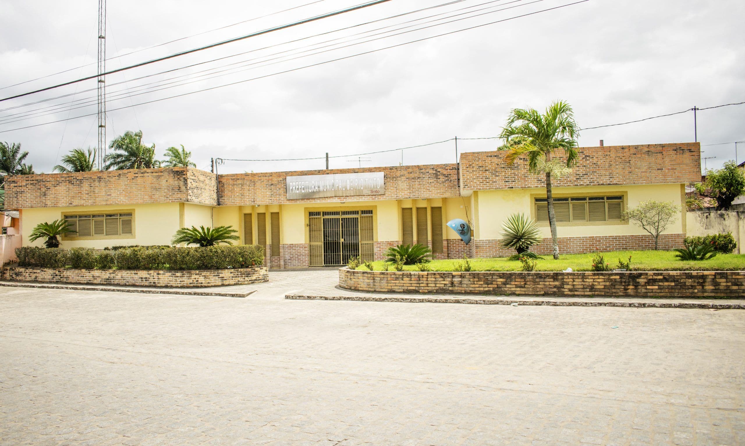 Prefeitura de Rio Tinto tem 15 dias para explicar ao TCE irregularidades em contrato de quase R$ 2 milhões para reforma de praça