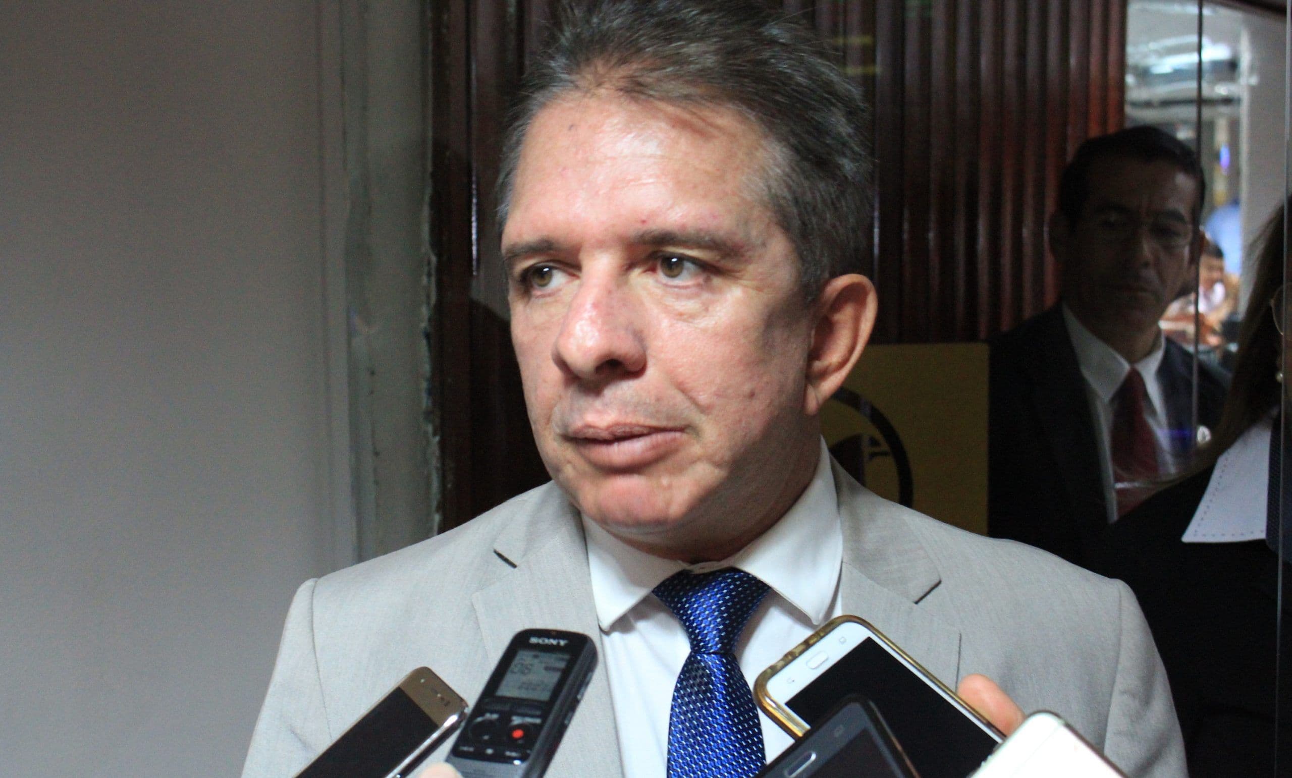 Em Patos, juíza determina suspensão de perfis nas redes sociais de policial militar e escritor após publicações deacusações contra Nabor Wanderley