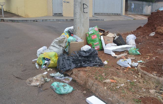 Prefeitura de Poço de José de Moura contrata empresa de motos para fazer coleta de lixo e TCE-PB pede suspensão da licitação