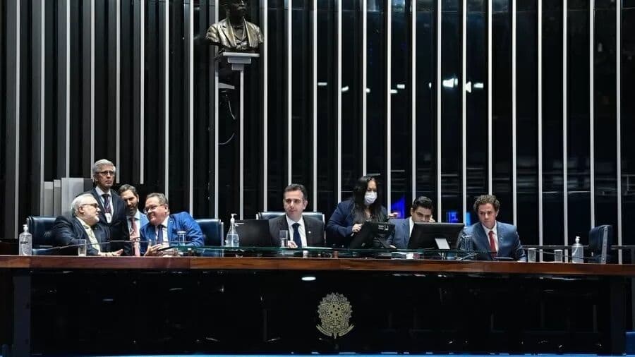 Congresso promulga PEC que amplia teto para pagar Bolsa Família de R$ 600