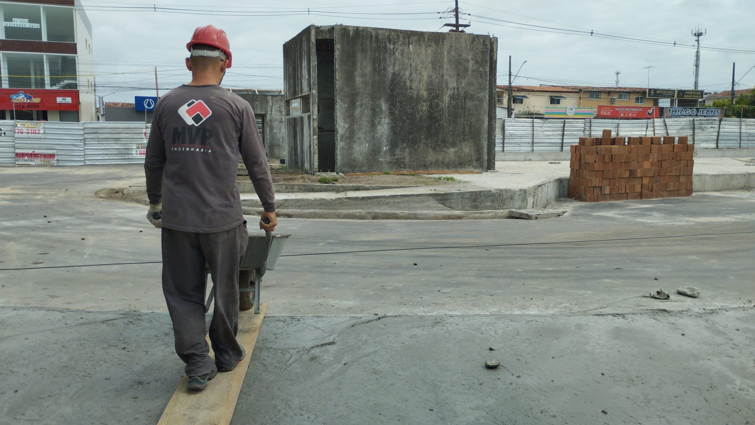 Moradores do Valentina comemoram retomada das obras do Terminal de Integração do bairro