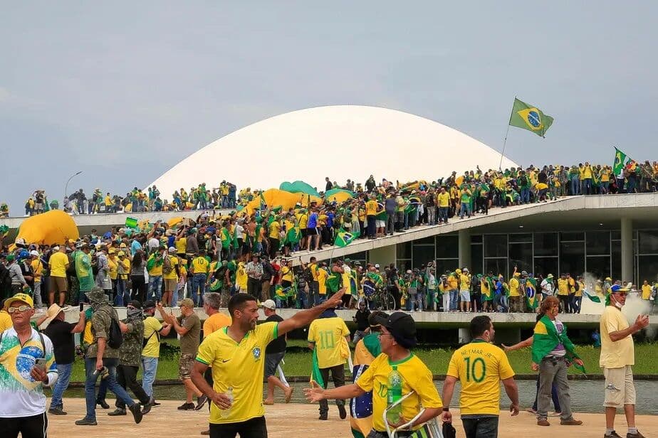 Em nota, CBF 'repudia veementemente' o uso da camisa da seleção em atos terroristas em Brasília