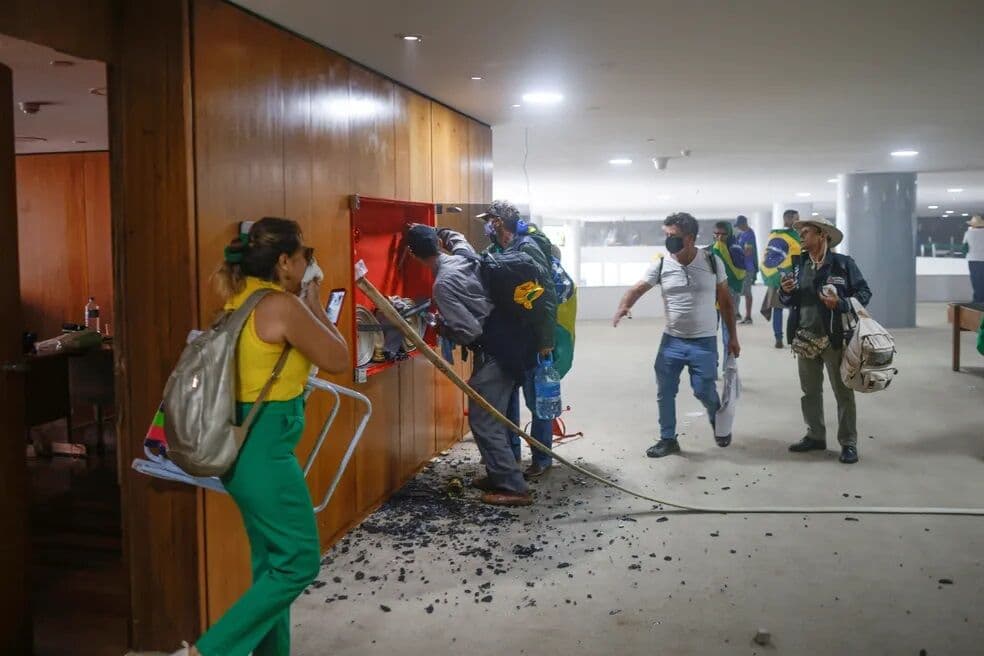 Terrorismo em Brasília: lista de presos por invasão à Praça dos Três Poderes chega a 670 nomes