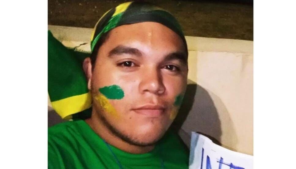 Mãe de paraibano chora após descobrir que jovem que estaria desaparecido foi preso em Brasília