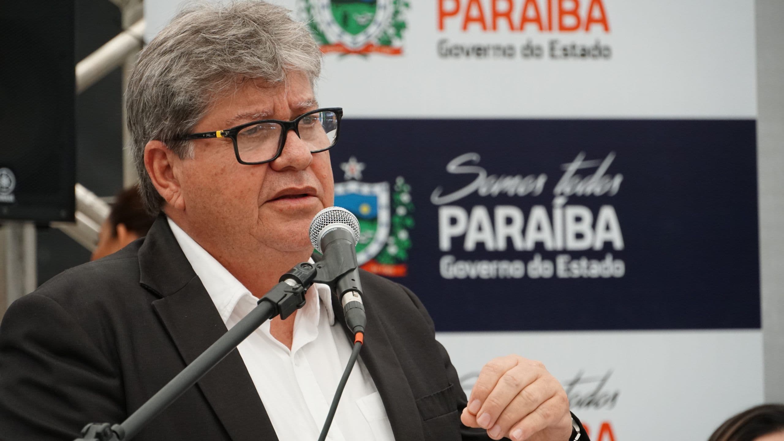 Governador faz mistério sobre a reforma administrativa, diz que ainda está trabalhando nela e que haverá novos anúncios amanhã; veja possíveis nomes