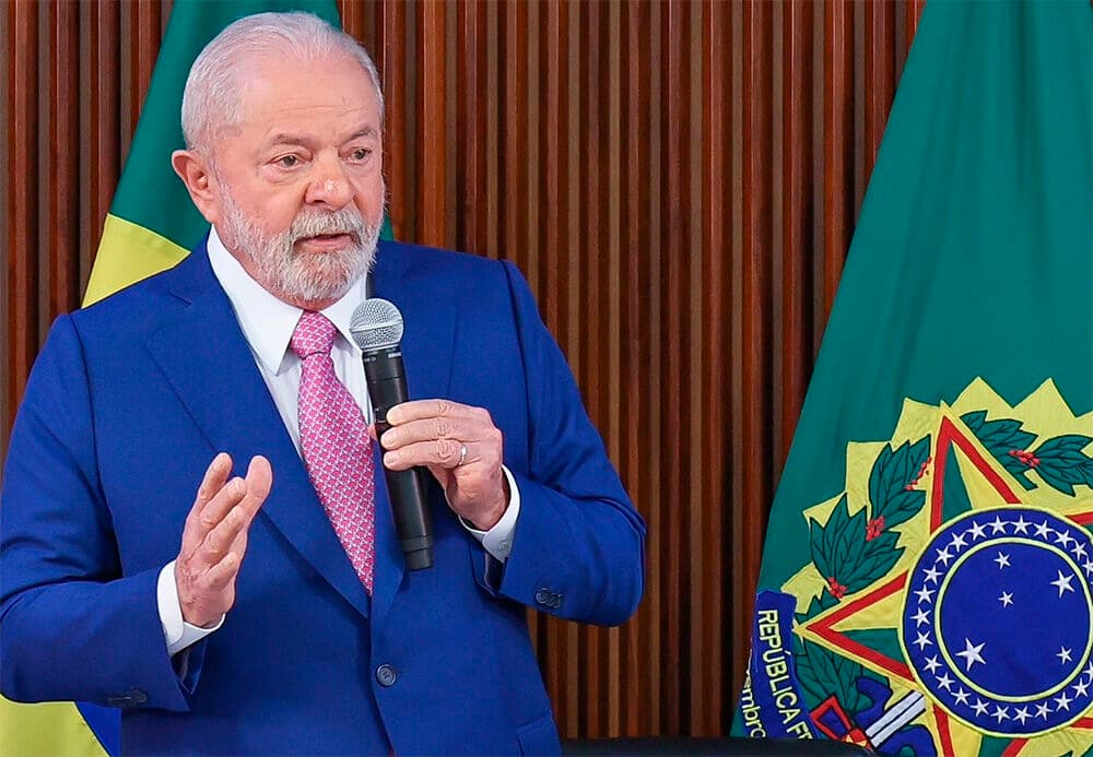 Lula diz que Múcio continua na Defesa e que Forças Armadas não são 'poder moderador'