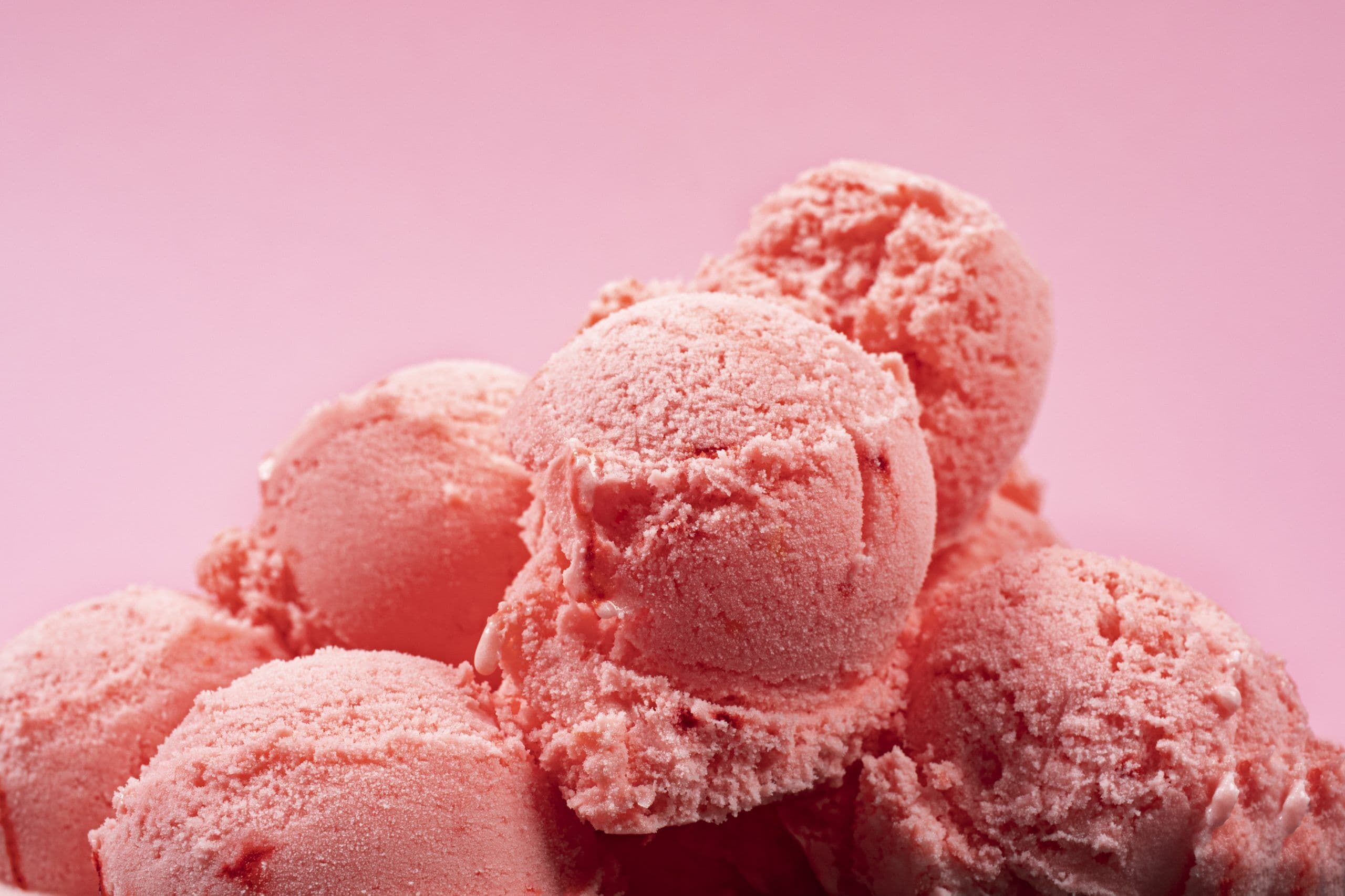 Nutricionista ensina opções nutritivas de sorvetes e sobremesas para curtir um verão saudável